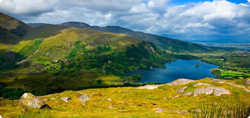 Connemara Rivier en bergen