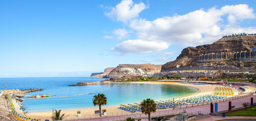 zee en strand in Gran Canaria